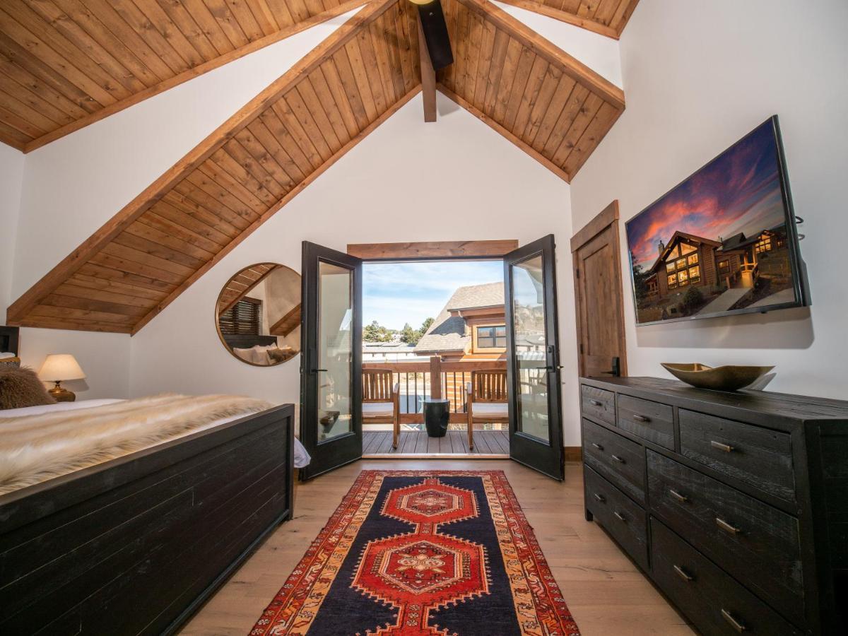 Chic Retreat Indoor Outdoor Fireplace, Private Jacuzzi, Great Location! Эстес Парк Экстерьер фото